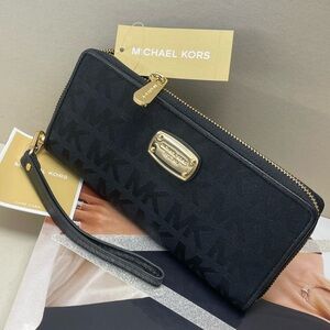 (new+tag) Michael Kors large jet set travel continental wallet /wristlet